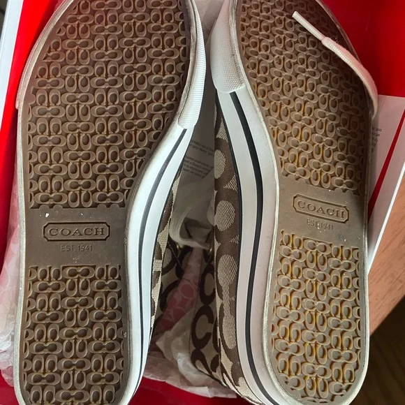 COACH - Picture 7 of 10